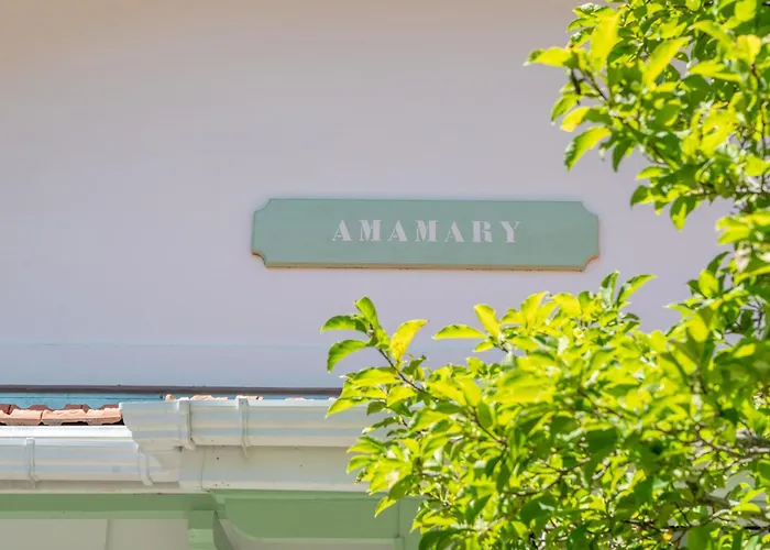 Amamary - 300 M De La *